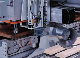 Centro di lavoro a controllo numerico per serramenti